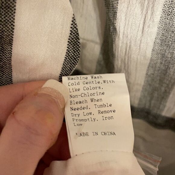 Striped Jumpsuit with open back - Picture 9 of 11